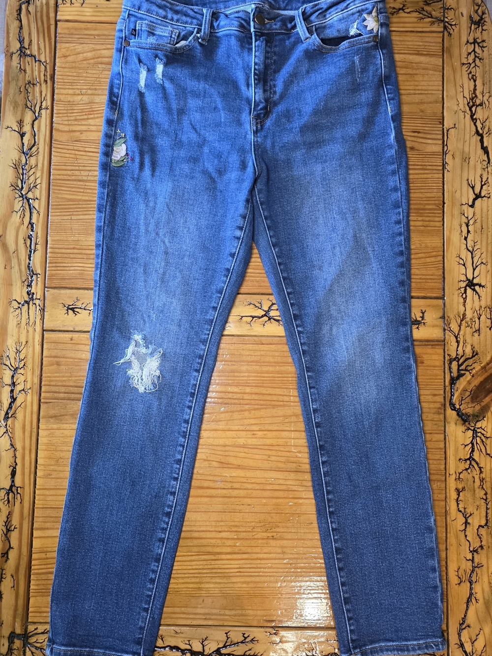 Judy Blue Medium Blue Distressed  Boyfriend Jeans With Flower Embroidered Detail